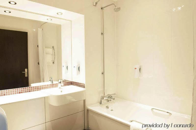 Premier Inn Canterbury City Centre Extérieur photo